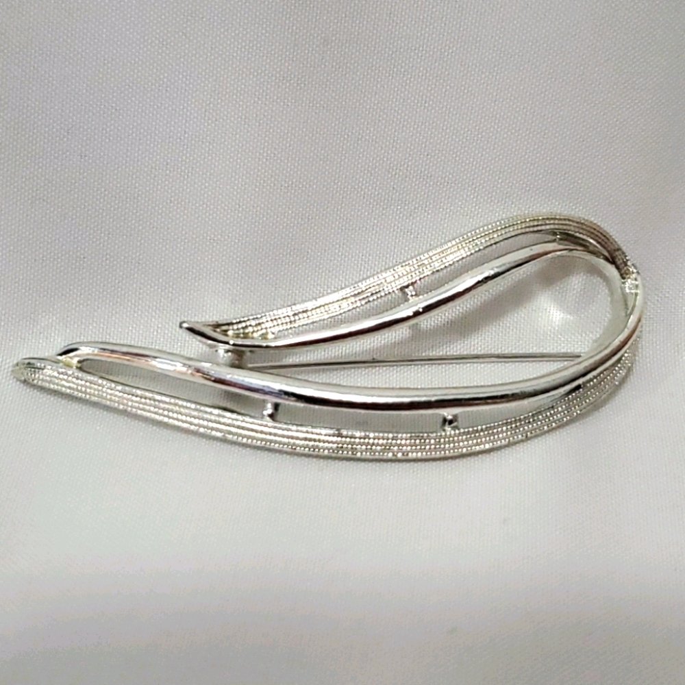 Sarah Coventry Estate Sale Brooch Pin